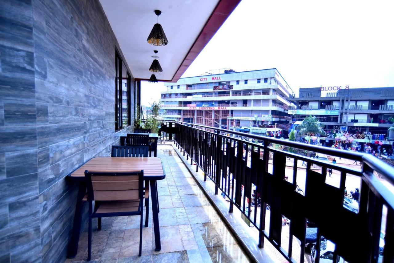 Victoria Mews Hotel カンパラ エクステリア 写真