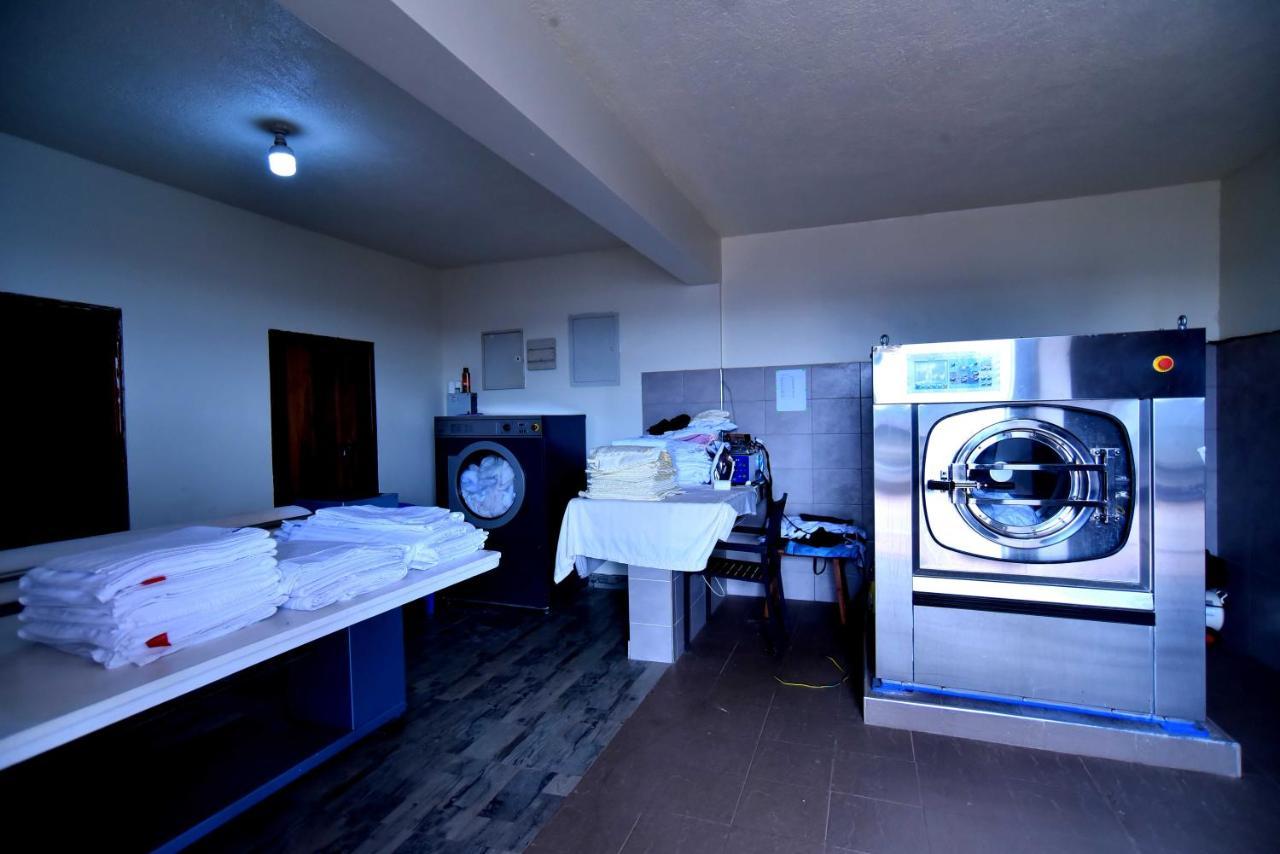 Victoria Mews Hotel カンパラ エクステリア 写真
