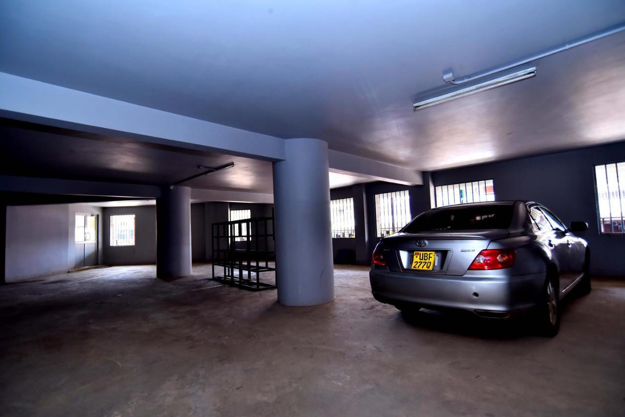 Victoria Mews Hotel カンパラ エクステリア 写真