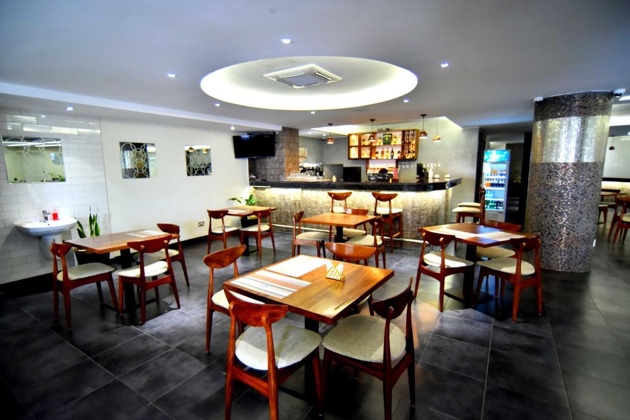Victoria Mews Hotel カンパラ エクステリア 写真