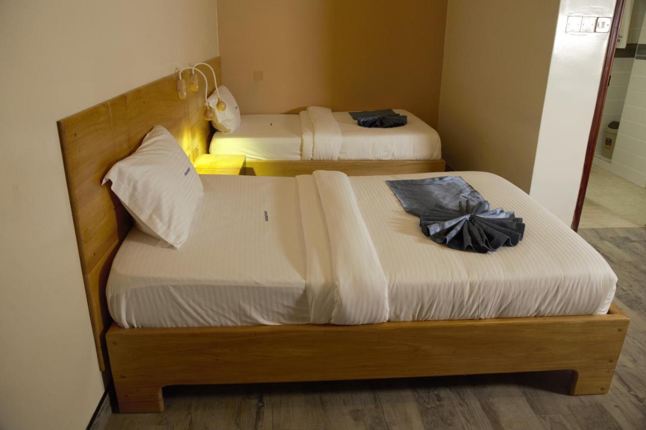 Victoria Mews Hotel カンパラ エクステリア 写真