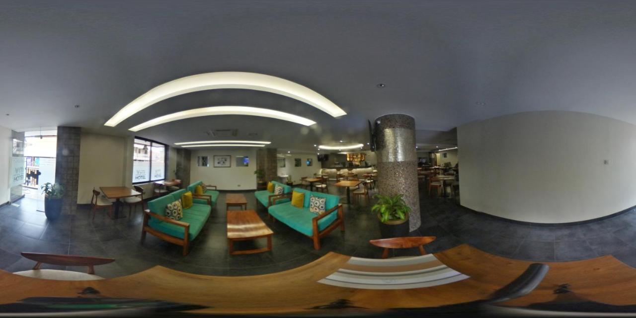 Victoria Mews Hotel カンパラ エクステリア 写真